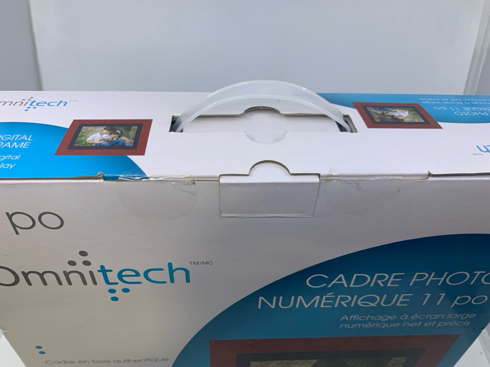 NIB DIGITAL PHOTO FRAME.