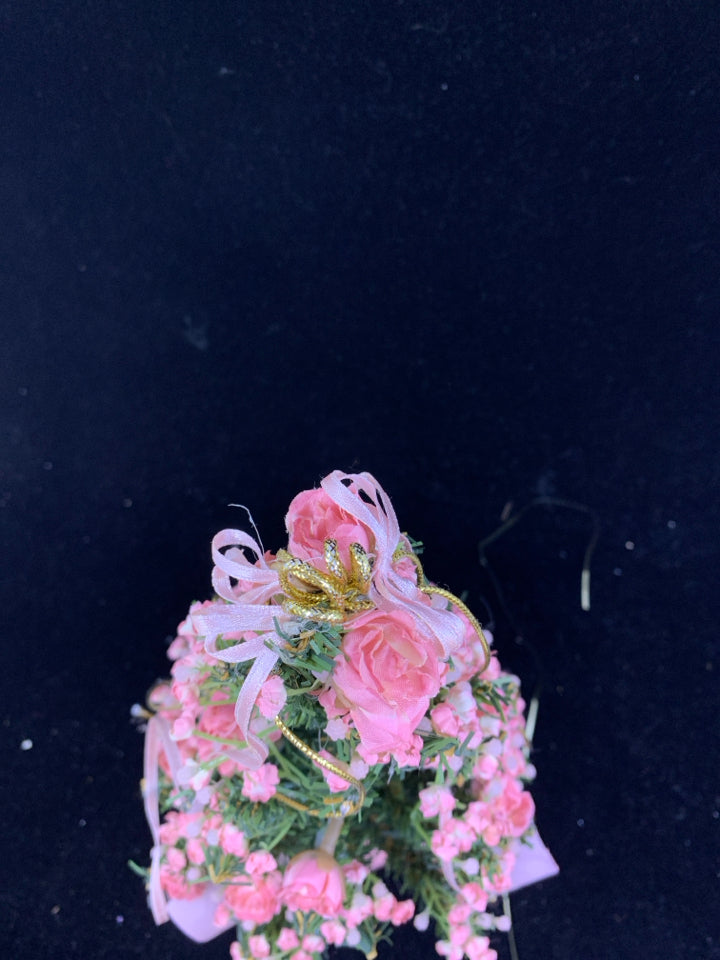 MINI PINK ROSES CHRISTMAS TREE.