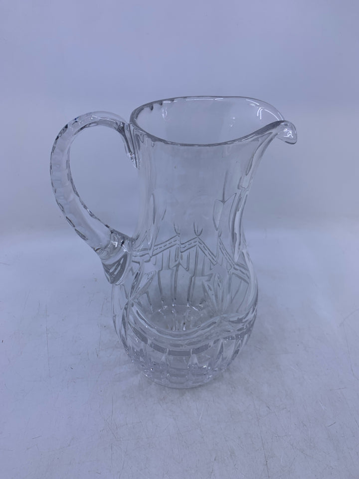 HEAVY CRYSTAL DETAILED PITCHER.