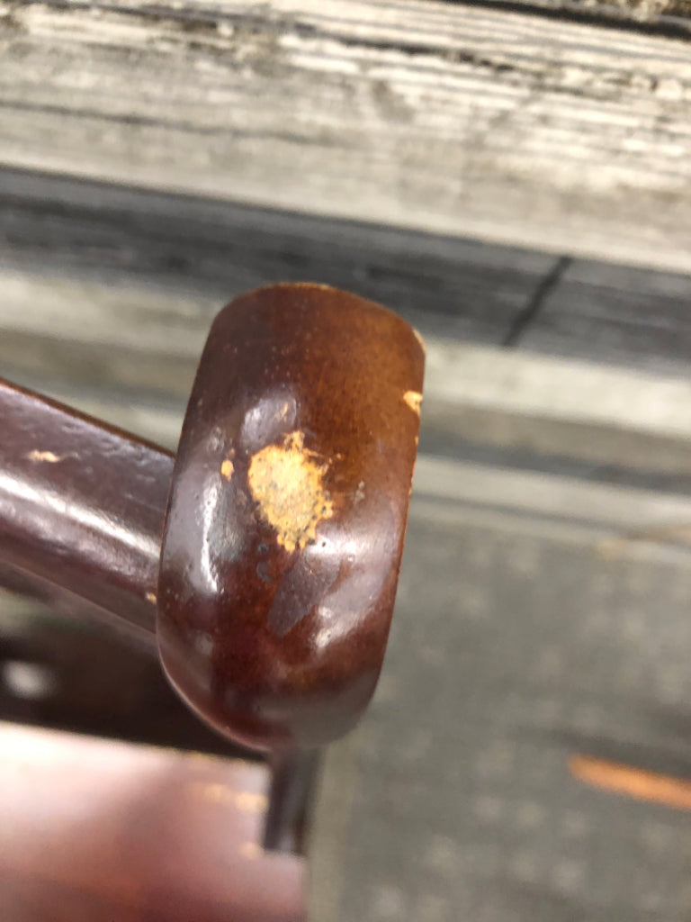 DK WOOD CHAIR/STEP LADDER *MINOR WEAR.