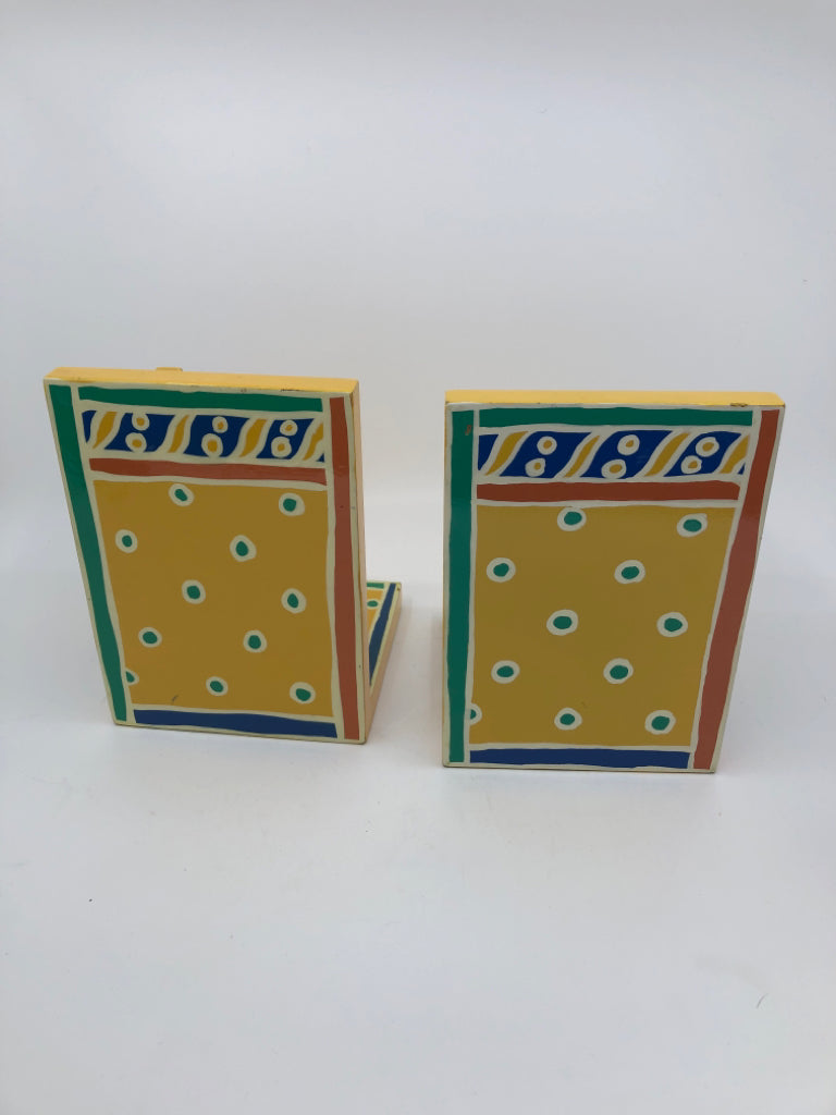 PASTEL STAR BOOKENDS.
