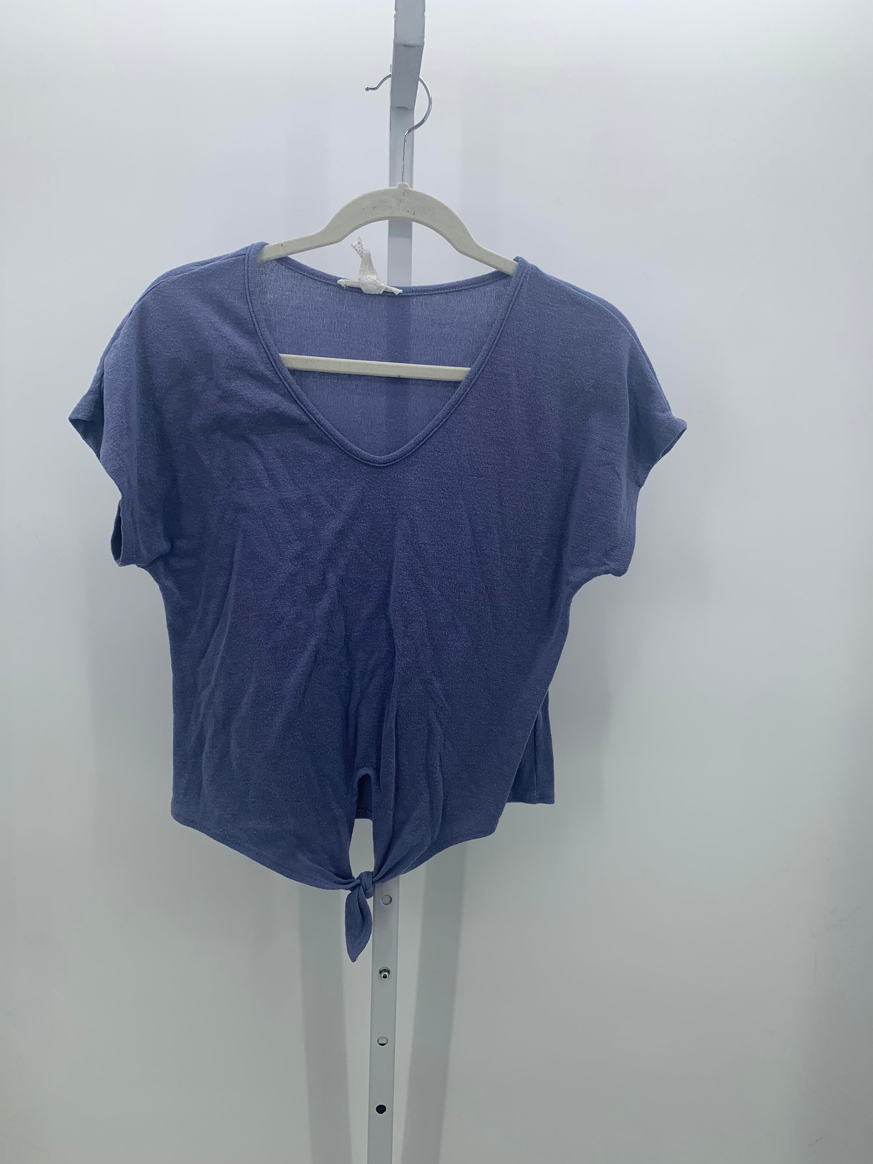 Size Medium Juniors Short Sleeve Shirt