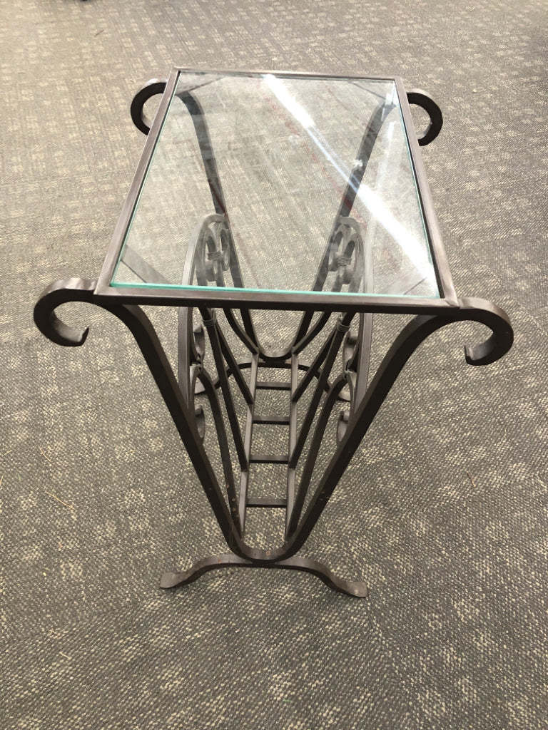 WROUGHT IRON SIDE TABLE W/GLASS TOP.