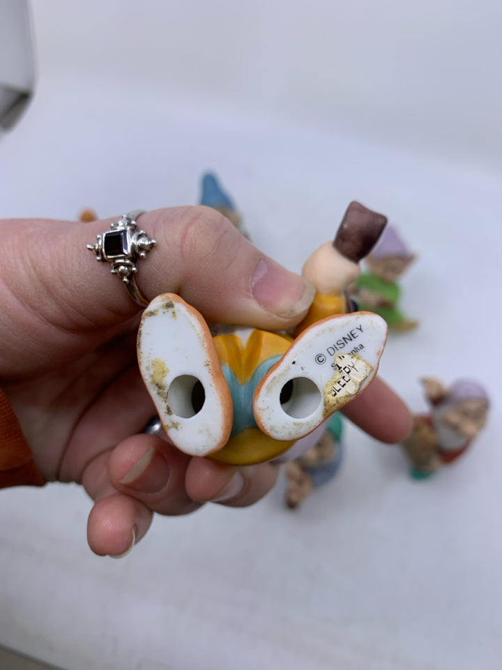 6 OUT OF 7 DWARFS SNOW WHITE CERAMIC FIGURES IN BAG.