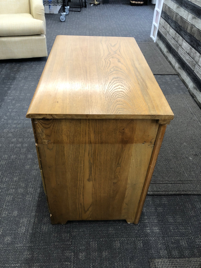 4 DRAWER LIGHT WOOD LOW DRESSER W/BRASS HANDLES.