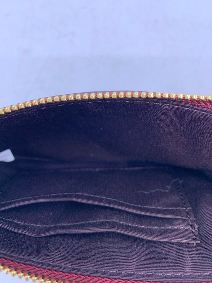 Coach 58032 Corner Zip Wristlet