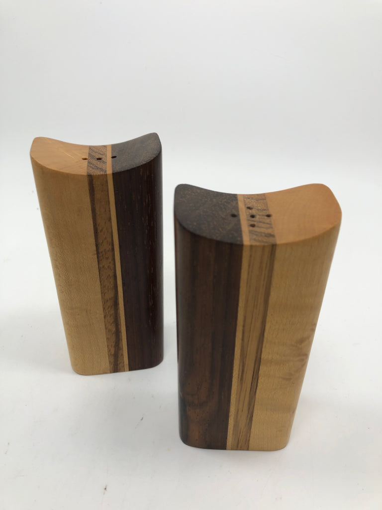 CARVED WOOD S&P SHAKERS.