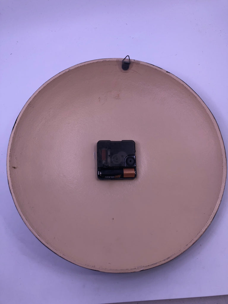 WOOD ROUND PRIMITIVE WALL CLOCK.
