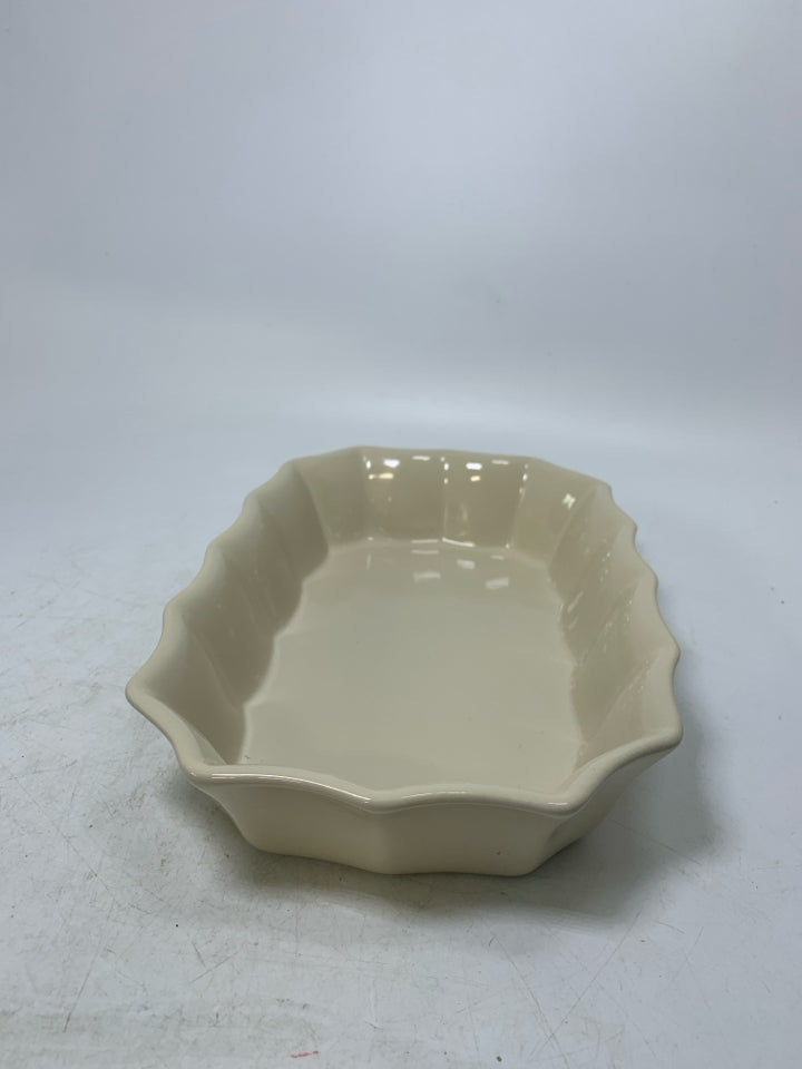 RECTANGLE STONEWARE W/ WAVY EDGE.