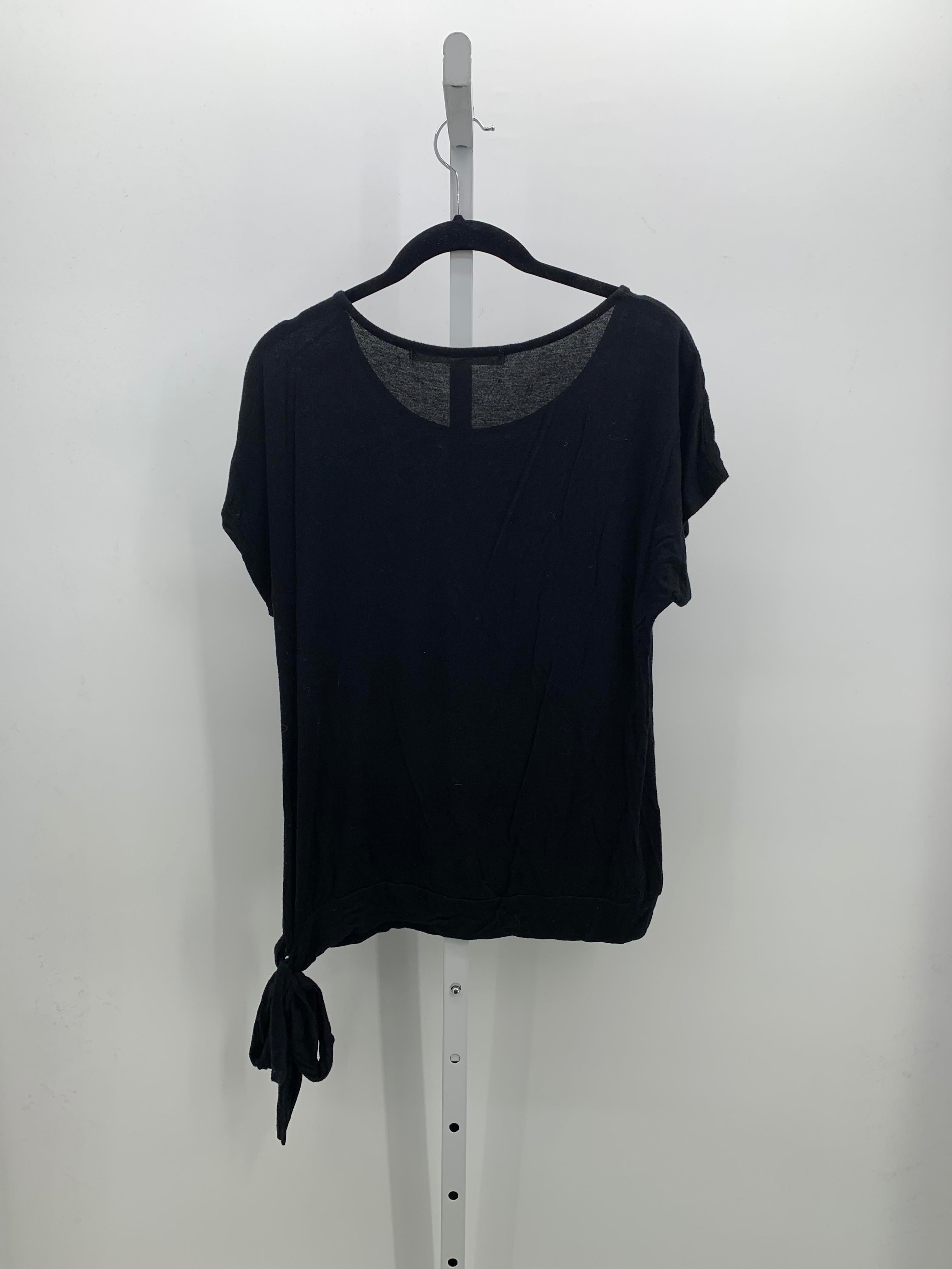 Size Medium Misses Short Sleeve Shirt