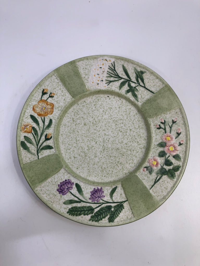 GREEN W/FLOWERS CANDLE PLATE.