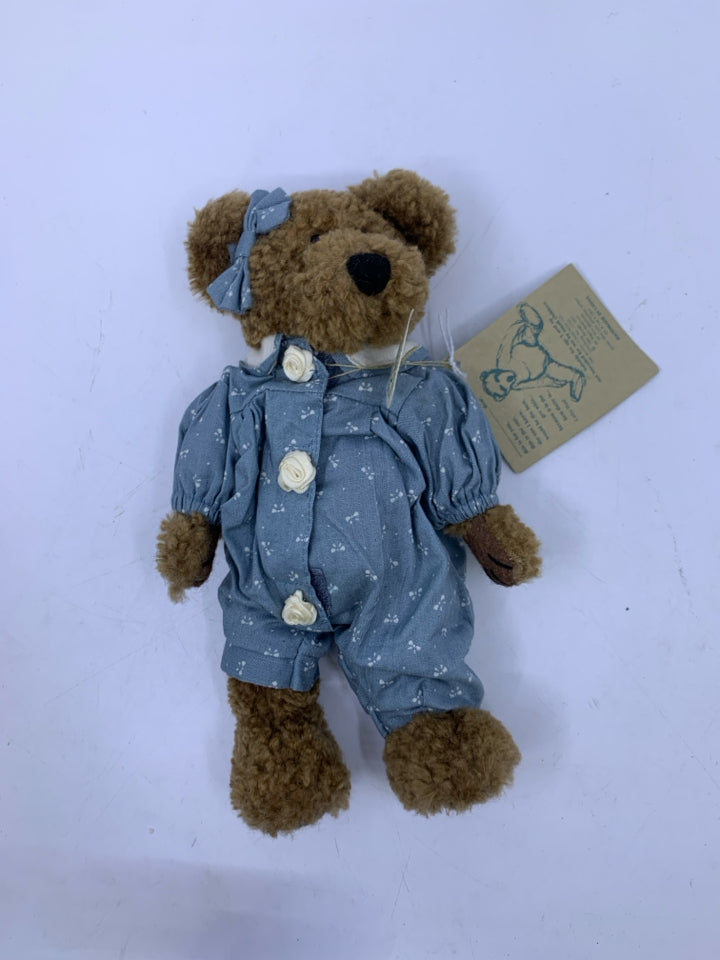 SMALL LIGHT BROWN SHAG BEAR W/ BLUE JUMPS W/ WHITE ROSES BOYDS BEAR.