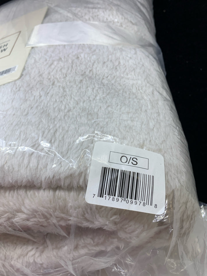 NIP PLUSH THROW.