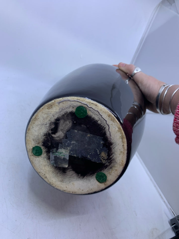 BLACK HEAVY VASE.