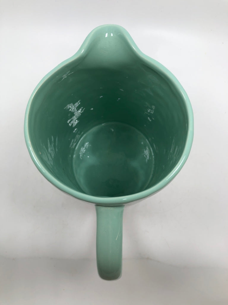 TEAL/WHITE STONEWARE PITCHER.