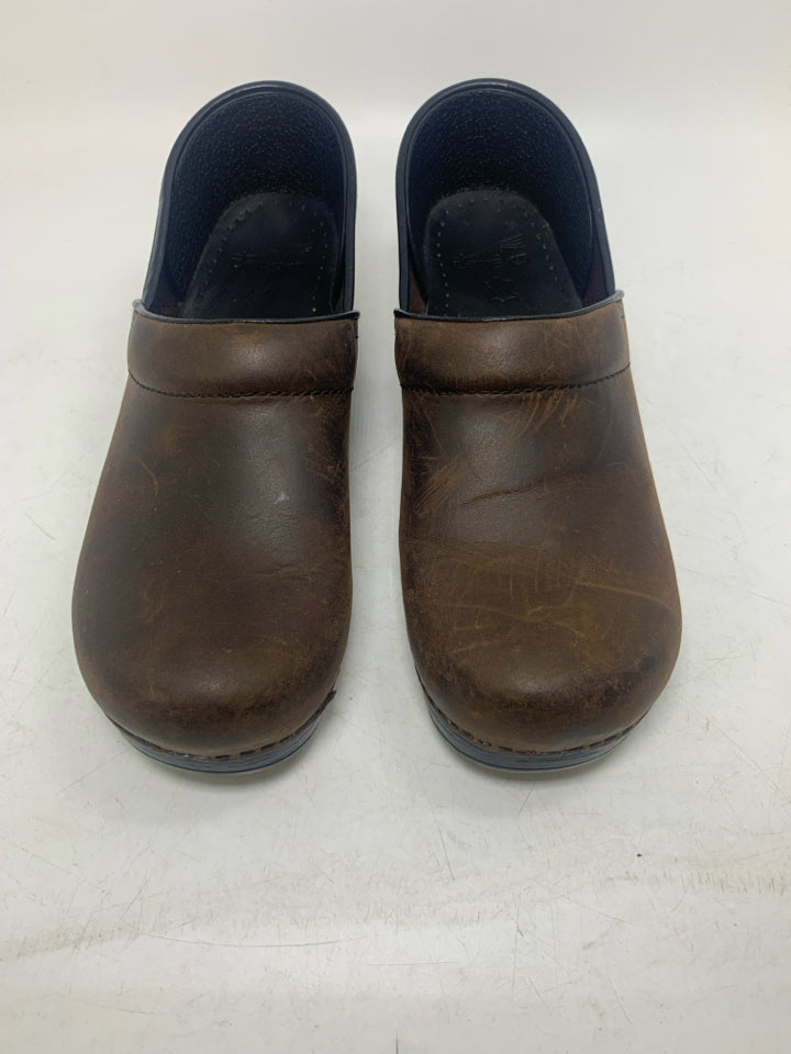 Dansko L Shoe Size 9-10 Ladies Shoes
