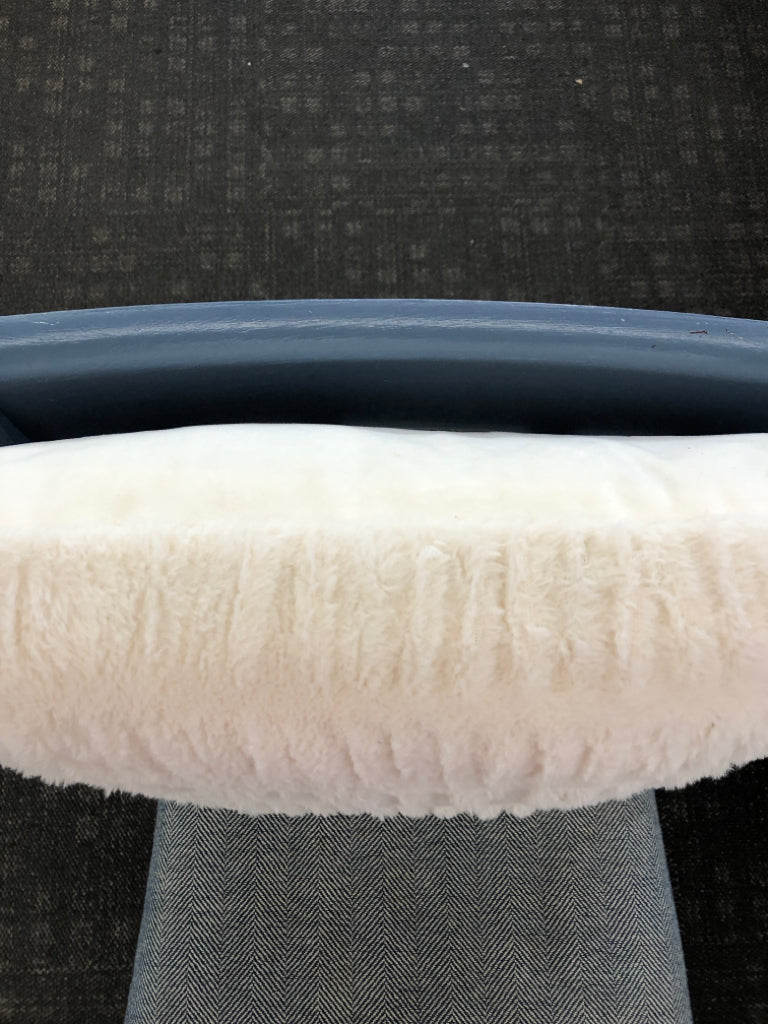 WHITE RIBBED FUZZY PILLOW.