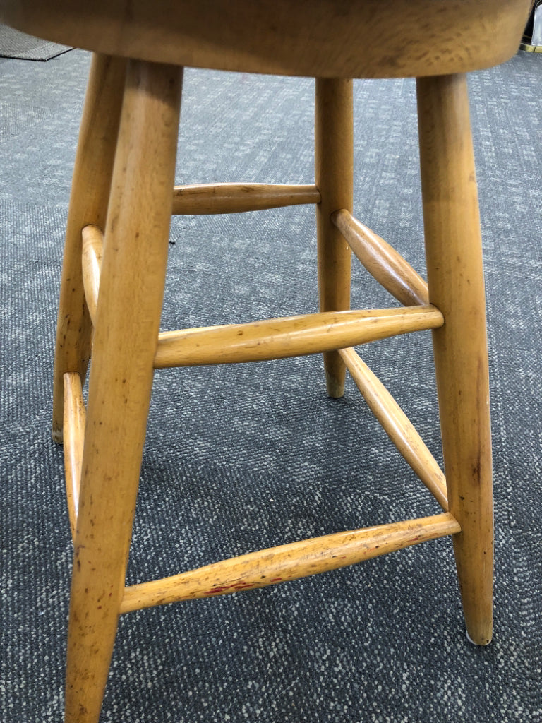 2 OAK WOOD SWIVEL CHAIRS.