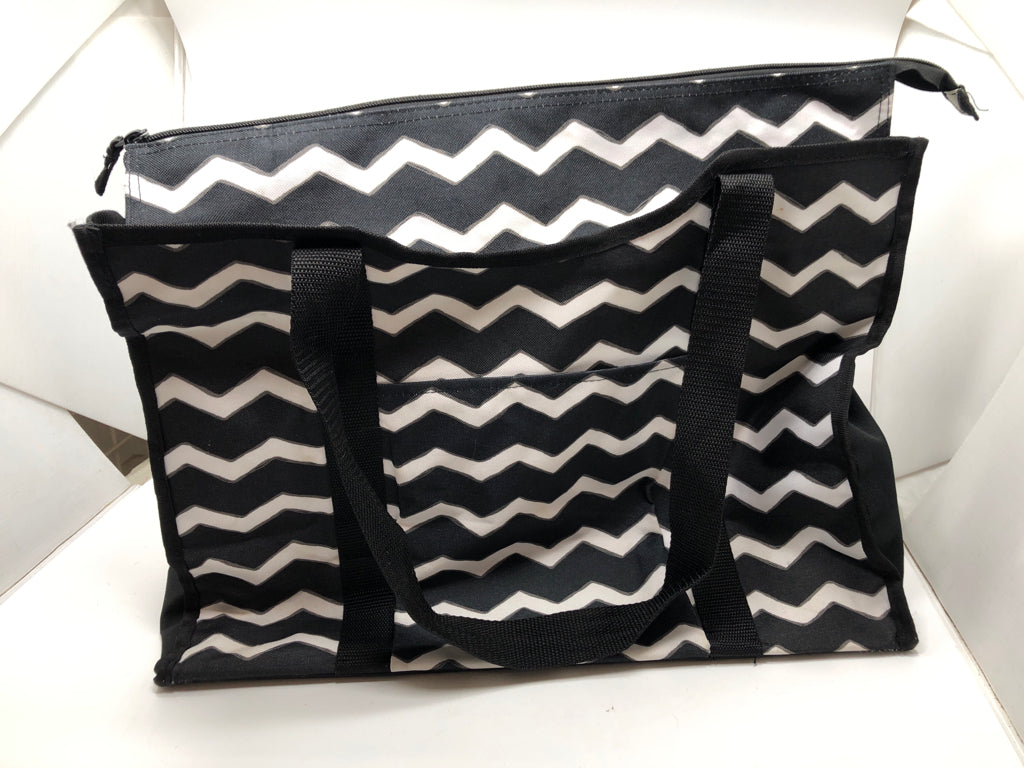 THIRTY-ONE BLACK CHEVRON TOTE.
