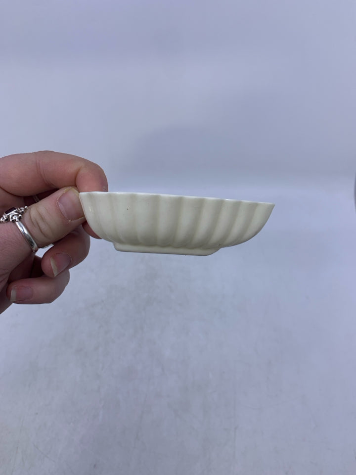 TEAR DROP SHAPED RIBBED SALT CELLAR.