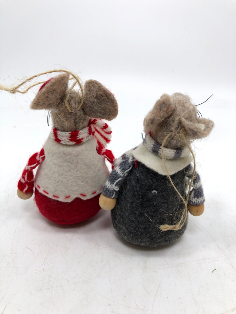 2 FELT MICE W/ STRIPED SCARFS ORNAMENT IN BAG.