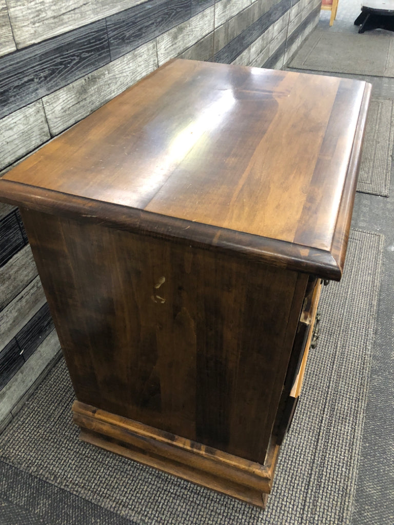 WARM CHERRY WOOD 3 DRAWER NIGHTSTAND.