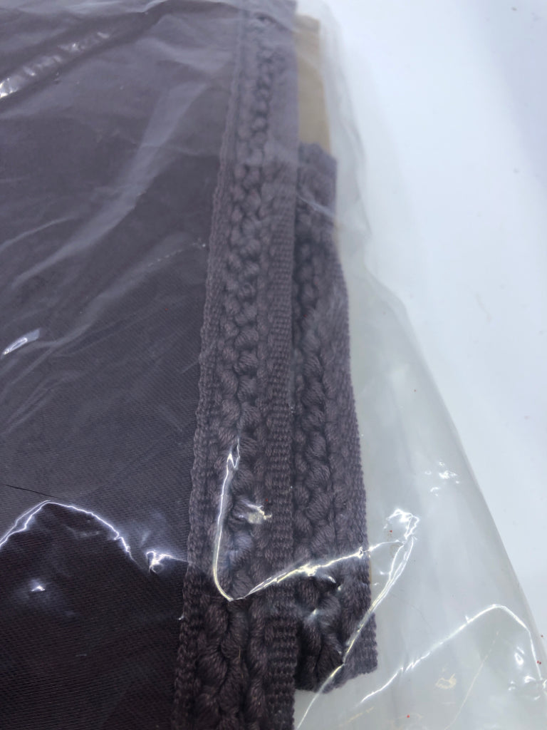 NIP PLUM VALANCE.