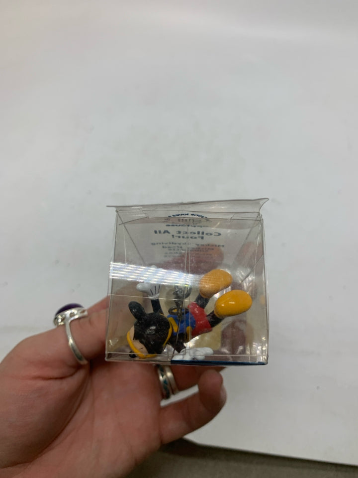 IN PACKAGE MICKEY MOUSE DANGLER.