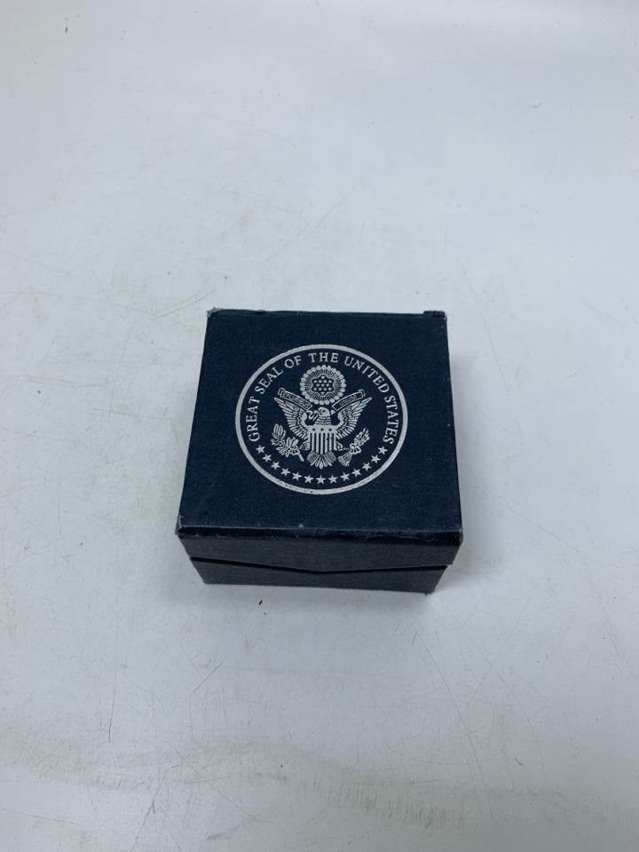 IN BOX WASHINGTON DC MONUMENTS 3D LASER ETCHED HOLOGRAPHIC CRYSTAL PAPERWEIGHT.