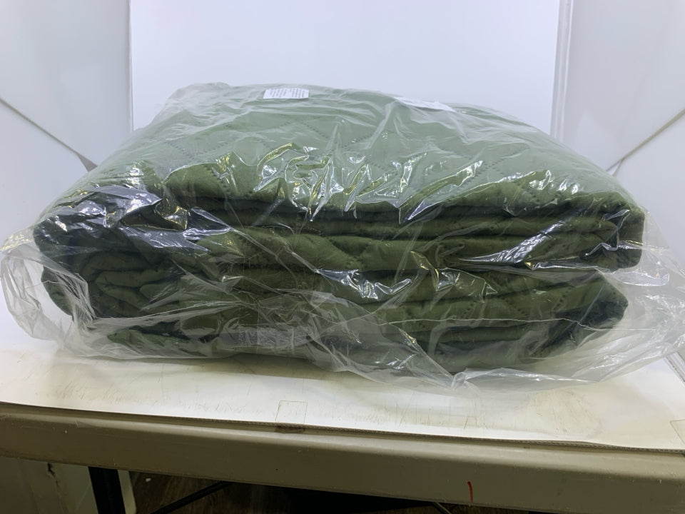 NIP DARK GREEN W/ DIAMOND PATTERN.