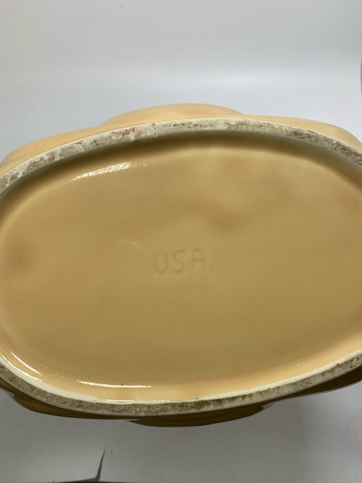 VTG OVAL PALE TAN PLANTER.