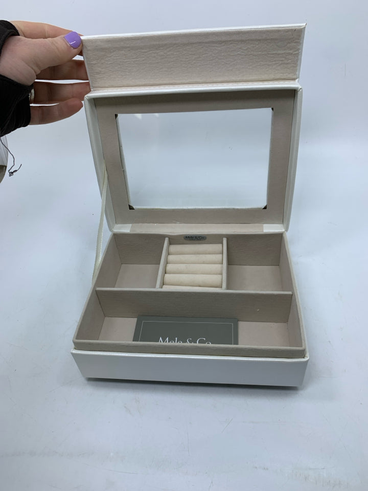 WHITE FAUX LEATHER SEE IN JEWELRY BOX MELE & CO.