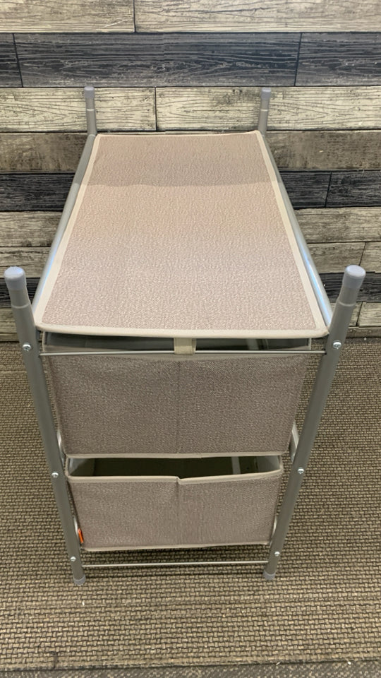 4 CUBE GREY FABRIC STORAGE W/GREY METAL FRAME.