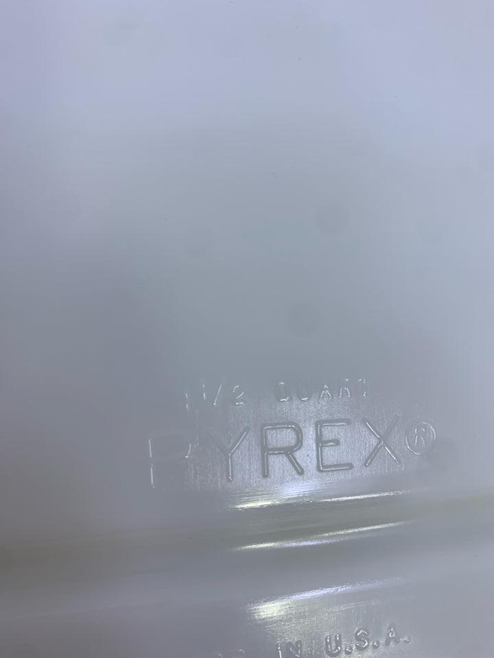 2PC VTG BROWN PYREX DISH GOLD ACCENTS W/DIVIDER & LID.