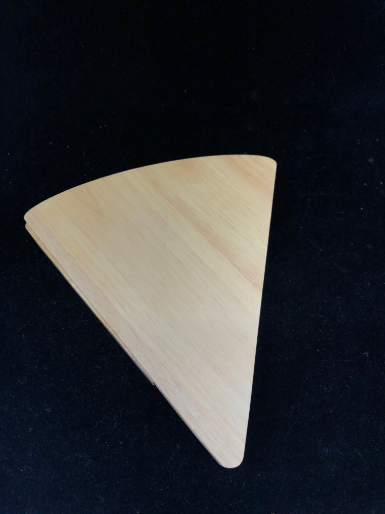 WOOD TRIANGLE CHEESE BOARD W/ 3 SPREADING UTENSILS.