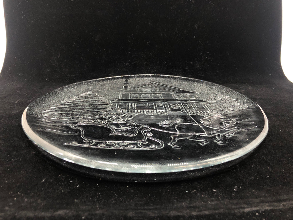 CLEAR GLASS CHRISTMAS SERVING PLATE.