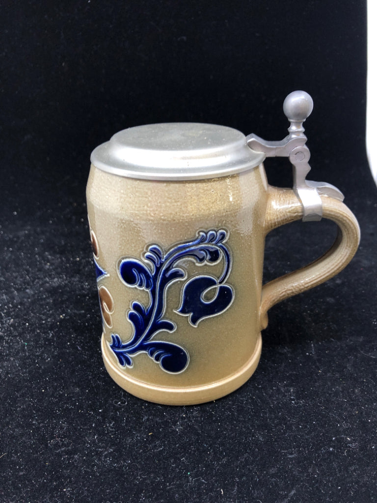 GREY AND BLUE SALT GLAZE BEER STEIN.