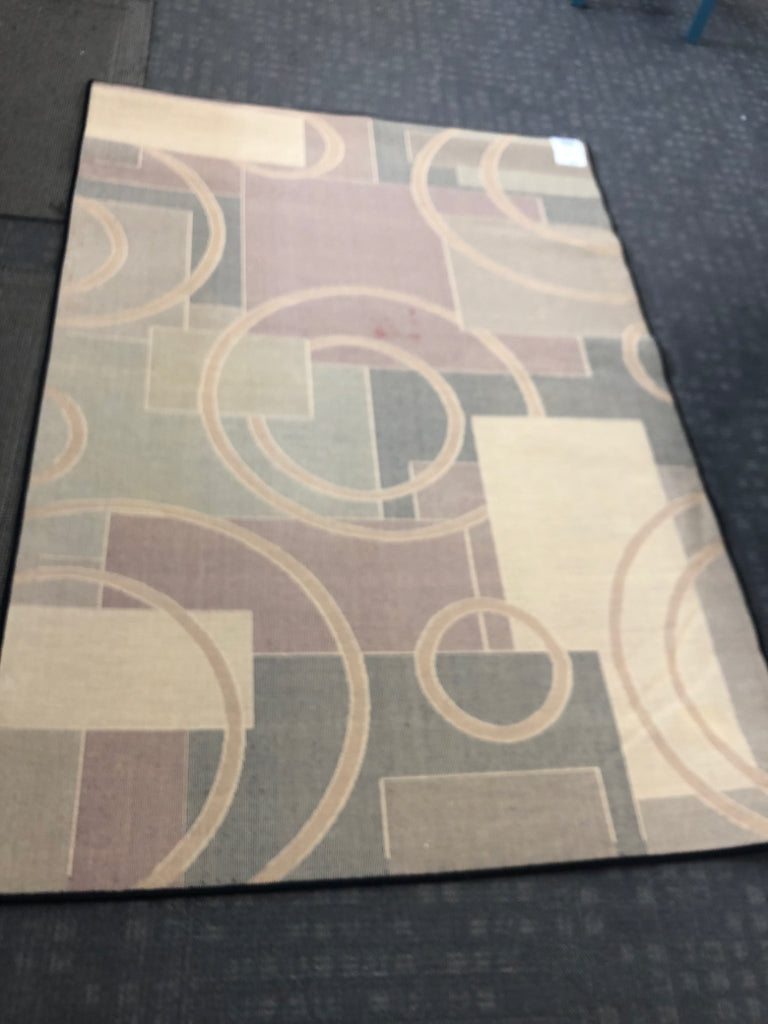 MULTI-COLORED CONTEMPORARY SHAW LIVING RUG.