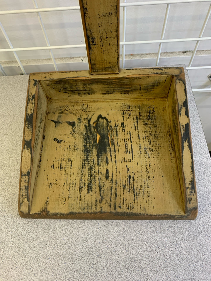 PRIMITIVE WOOD RUSTIC SHELF DECOR.