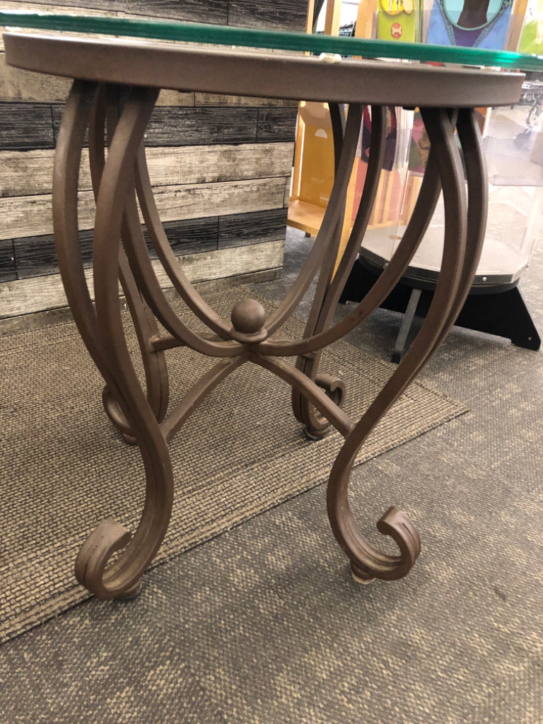 METAL ROUND END TABLE W/BEVELED GLASS TOP & INLAY NATURAL SLATE.