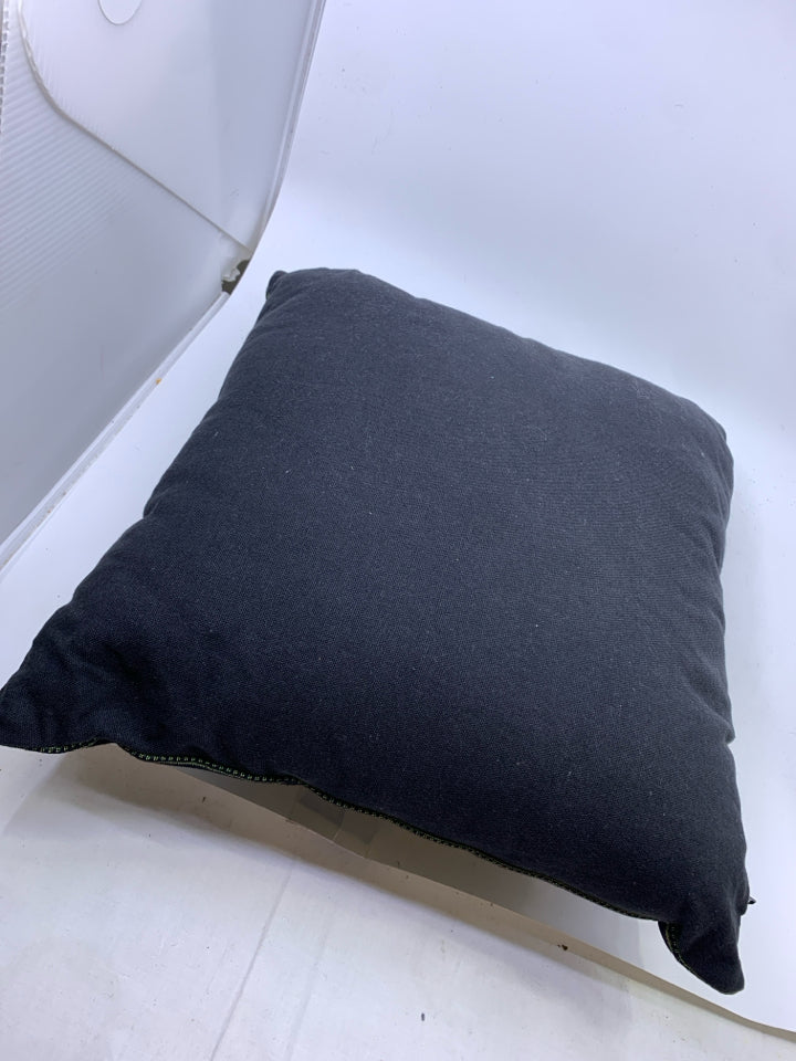 BLACK/PINK FLOWERS ACCENT PILLOW.