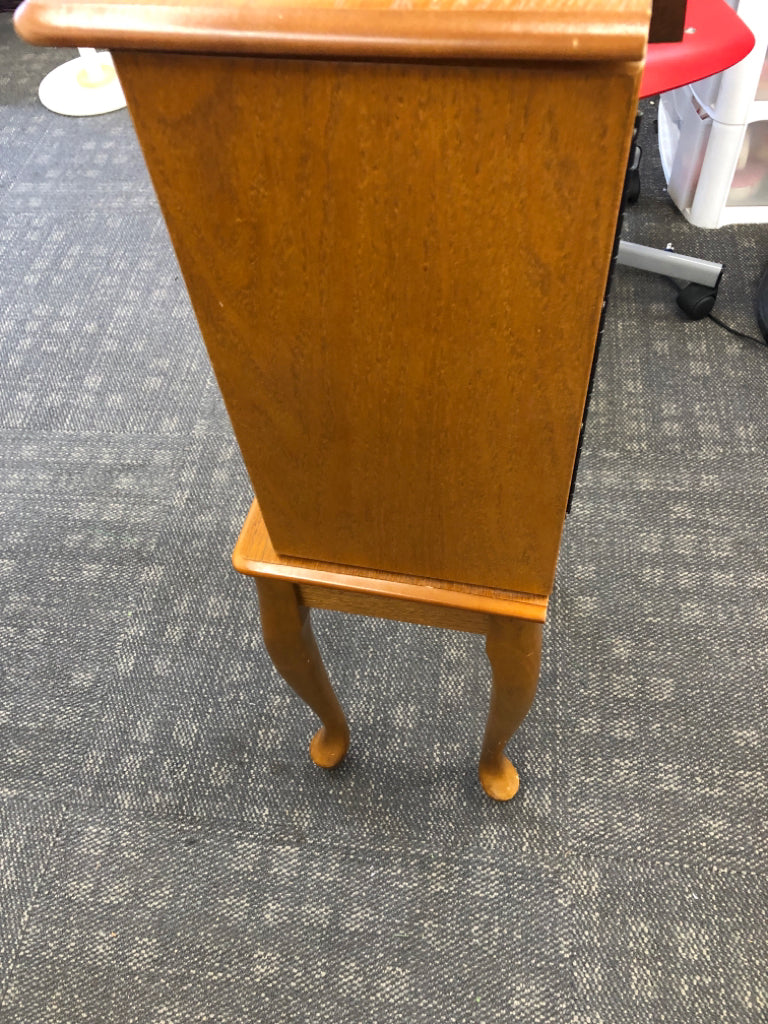 BLONDE WOOD 4 DRAWER JEWELRY ARMOIRE.
