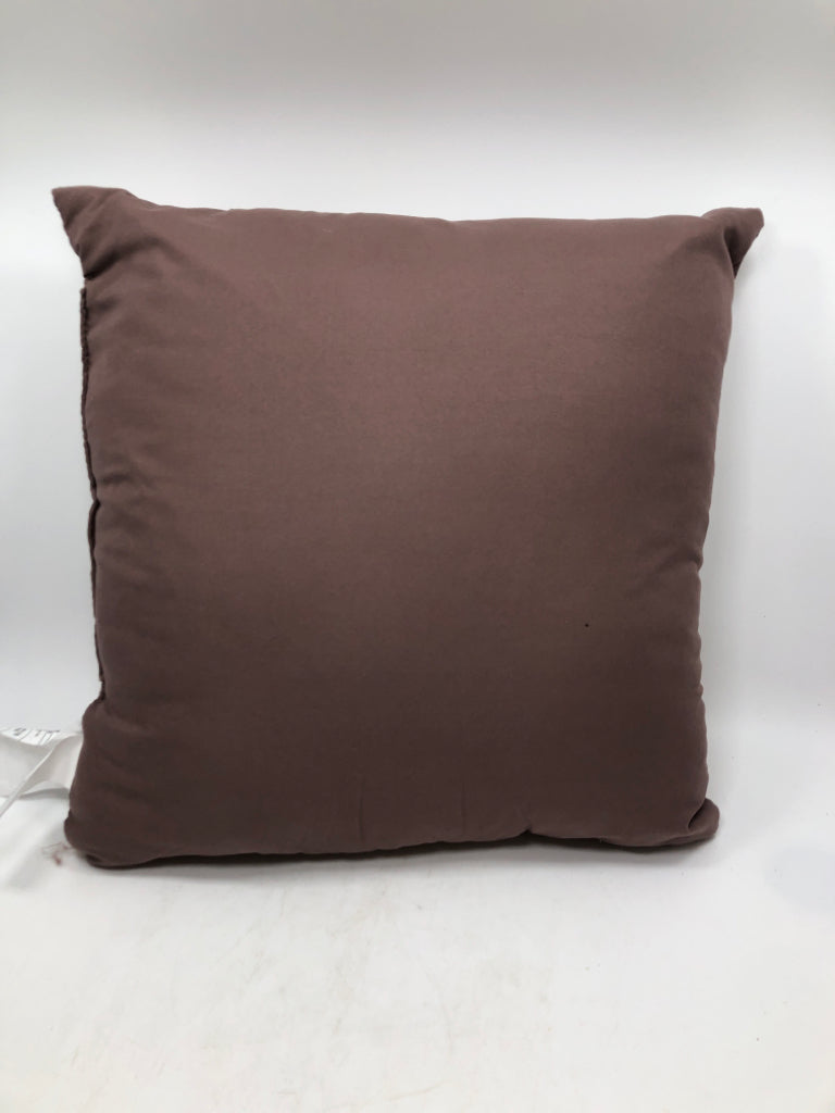 SQUARE PILLOW W/ EMBROIDERED DETAIL.