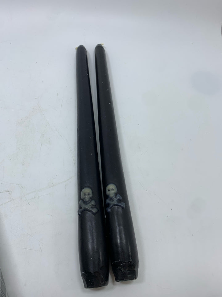 NIB 2PK BLACK TAPER CANDLE WHITE SKULL/CROSSBONES.