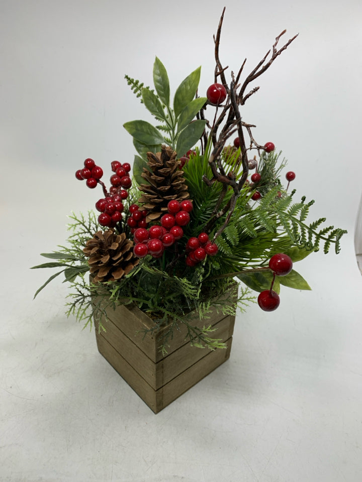 WOOD SQUARE PLANTER W/ WINTER BOUQUET.