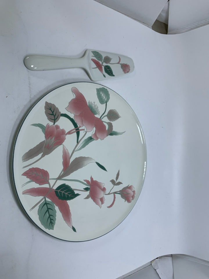 2 PC CAKE PLATE W/ SERVER.