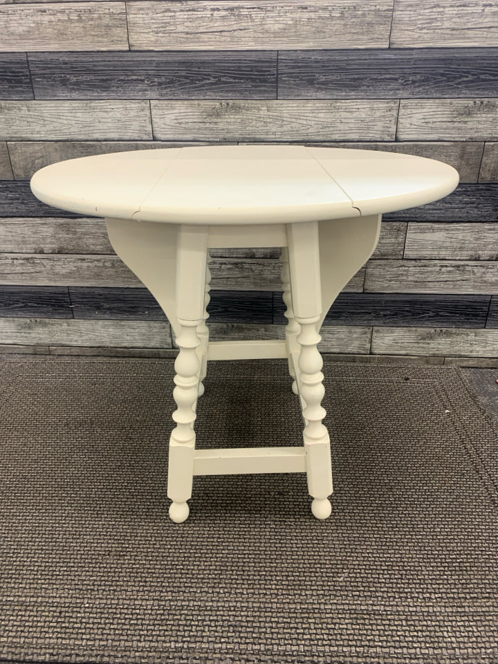 CREAM PAINTED END TABLE W/FLIP-UP SIDES.