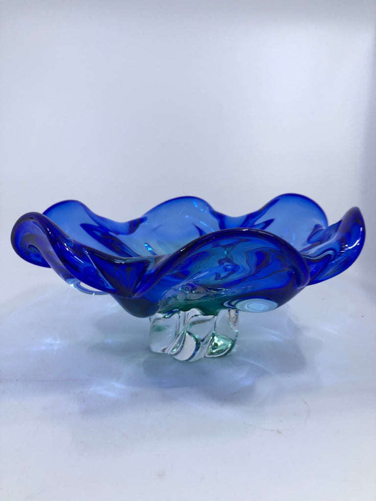 BLUE HAND BLOWN ART GLASS BOWL.