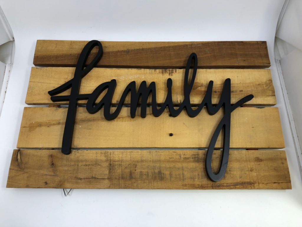FAMILY RECLAIMED WOOD WALL SIGN.
