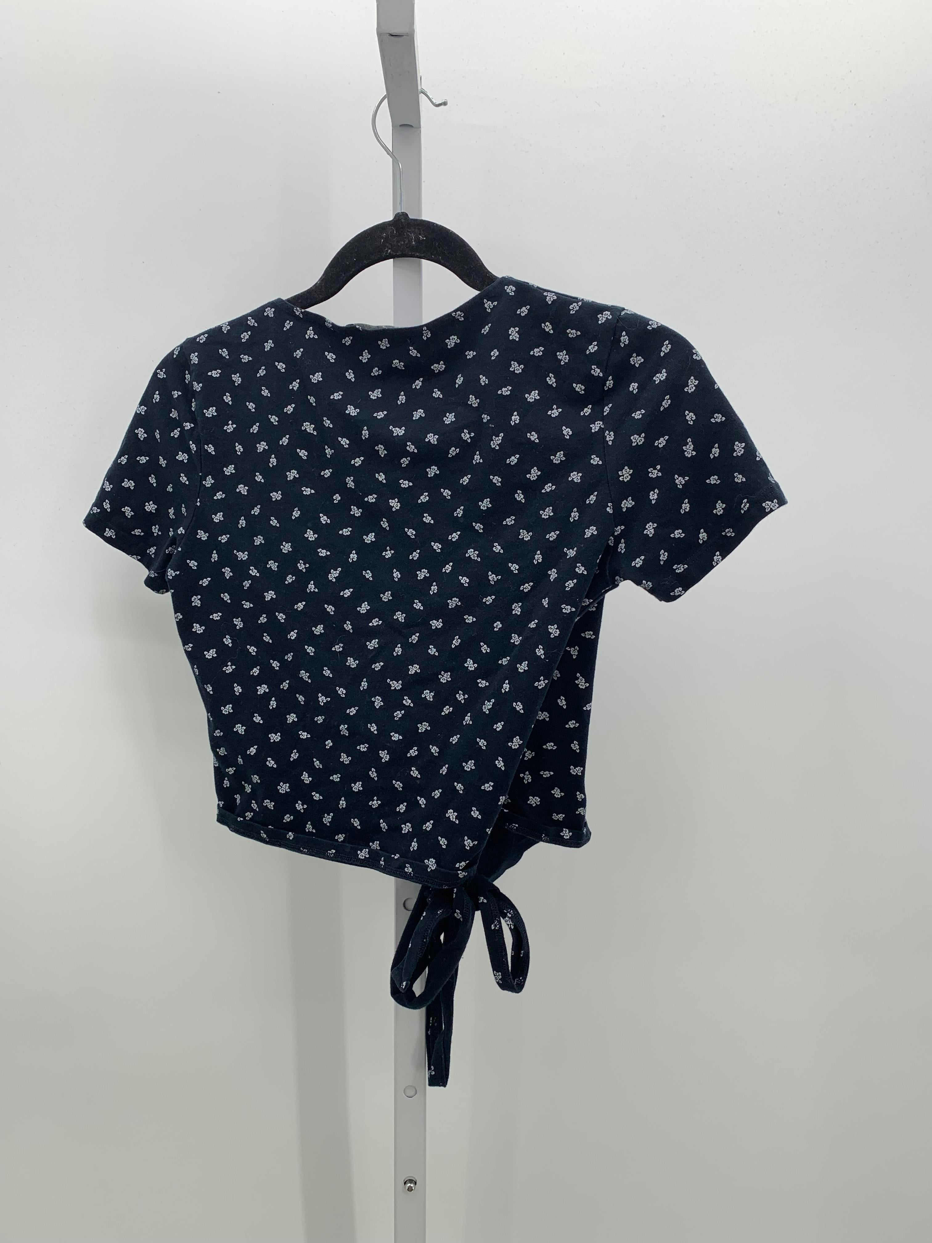Brandy Melville Size Medium Juniors Short Sleeve Shirt